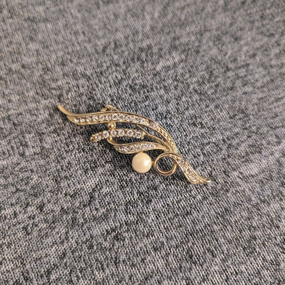 3 for $15: Vintage 18k Gold Plated Leaf Brooch with Rhinestones and Faux…